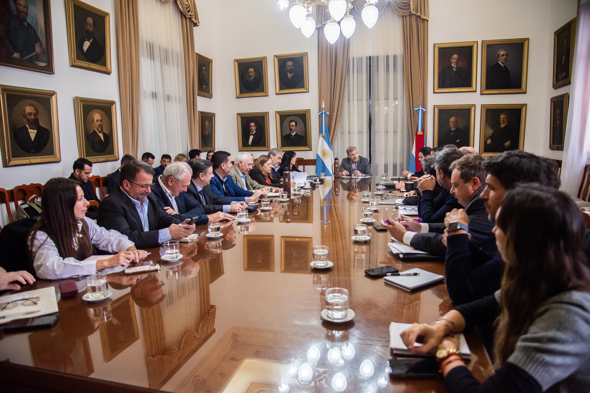 Frigerio analizó en gabinete la marcha del plan vial provincial